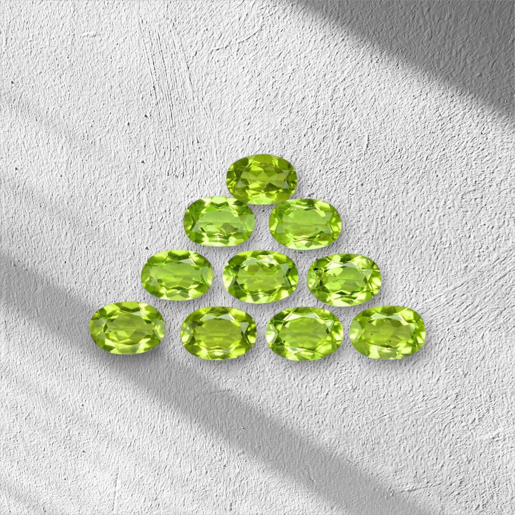 Удивительный натуральный драгоценный камень перидот овальной огранки, ограненный перидот, россыпью, ограненный перидот, драгоценный камень перидот для изготовления ювелирных изделий.