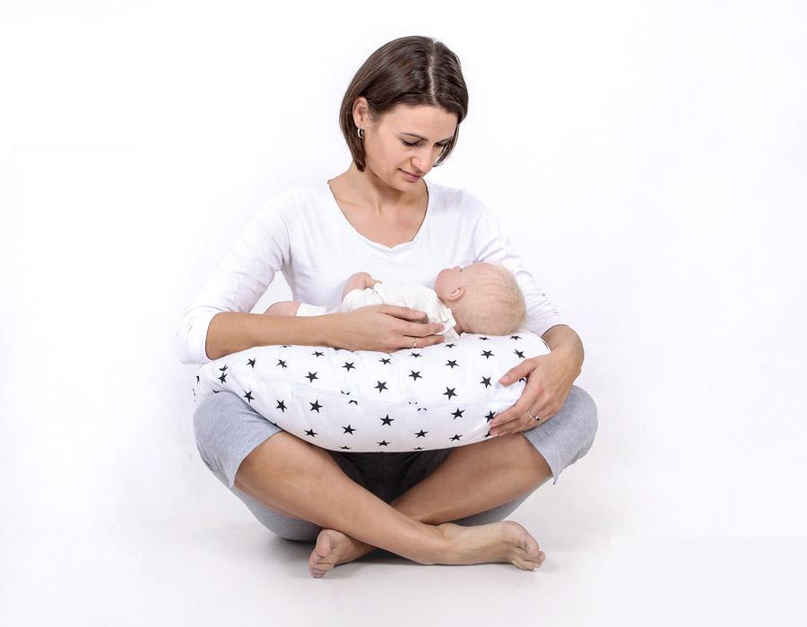 Bean-shaped nursing pillow, removable - beige chevron