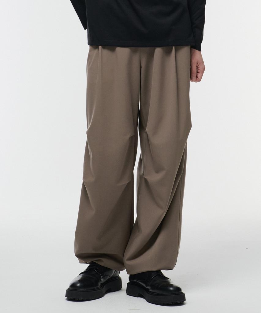 MUSINSA STANDARD Parachute Banding Slacks [Dusty Beige]