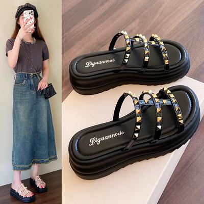 Модные шлепанцы на платформе с заклепками, с открытым носком, слипоны на плоской подошве со слайдами, женские летние повседневные сандалии, новейшая мода 2025, уличные шлепанцы