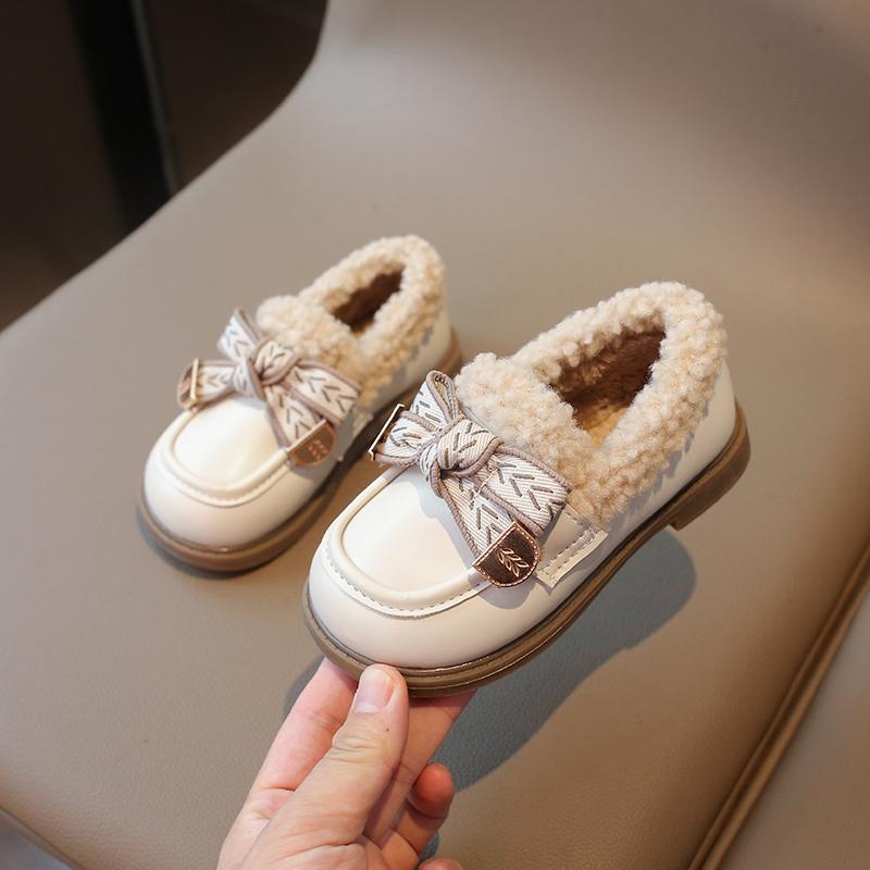 Зимняя детская обувь в корейском стиле, кожаные туфли для девочек с бантом, универсальные детские повседневные модные хлопковые туфли, мокасины на плоской подошве, нескользящие