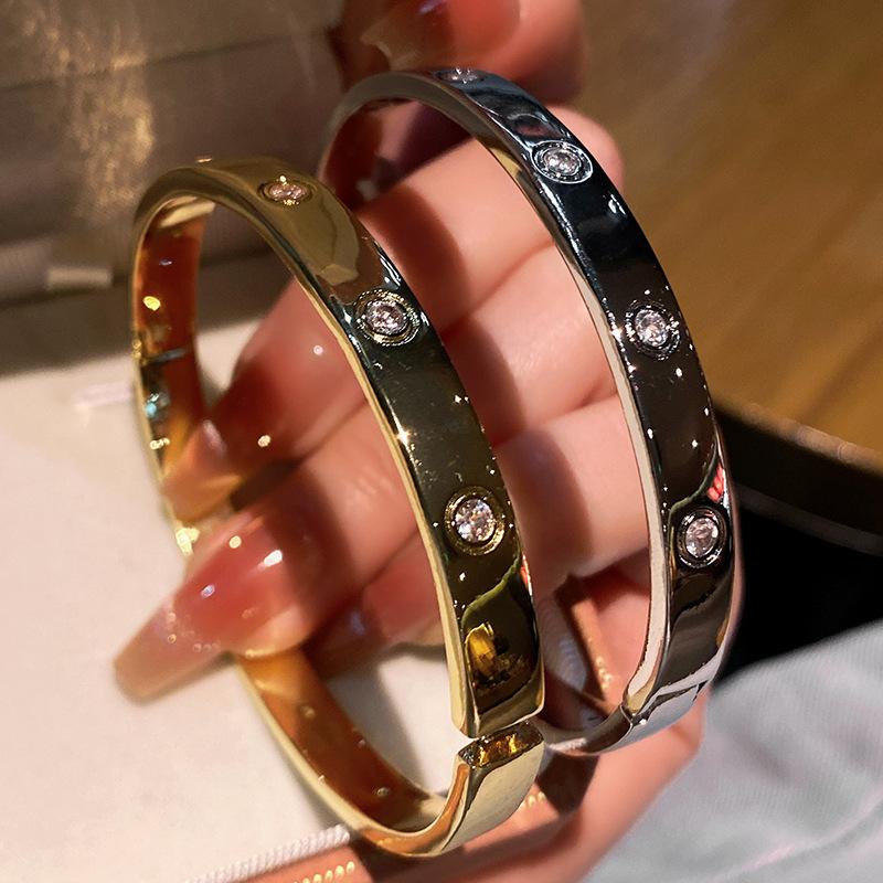 Нишевый высококлассный медный браслет с микроинкрустацией цирконами для пар, с простым кругом и блестящим браслетом