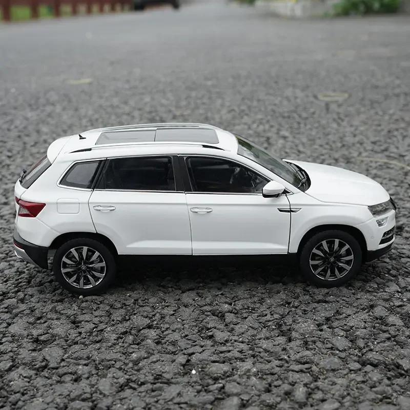 DAYB7 28CM 1:18 Scale New Skoda Karoq Alloy Car Model Diecast Metal Vehicle Toy Collection Collectible