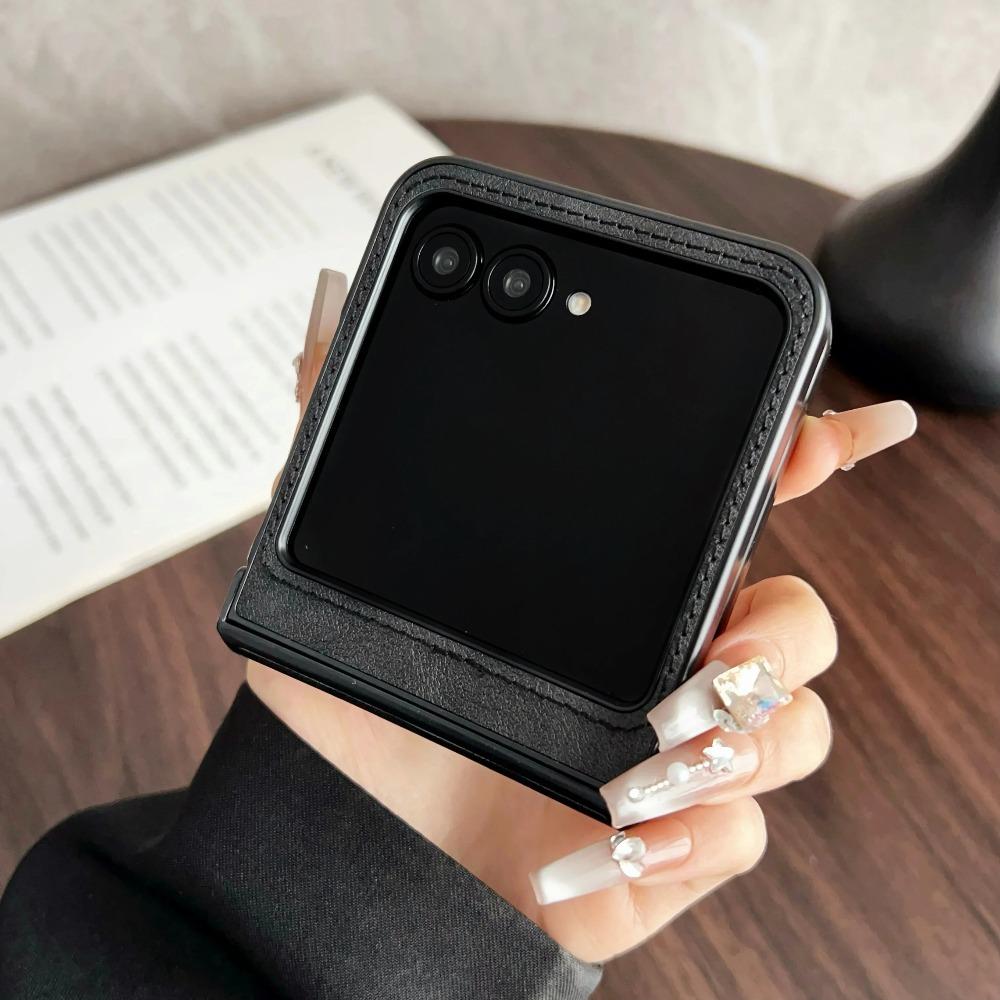 Простой Ретро Чехол из ПУ Кожи для Телефона Motorola Moto Razr 70 50 Ultra 60 Razr 2026 2025 2025 Поворотный Держатель Противоударная Задняя Крышка