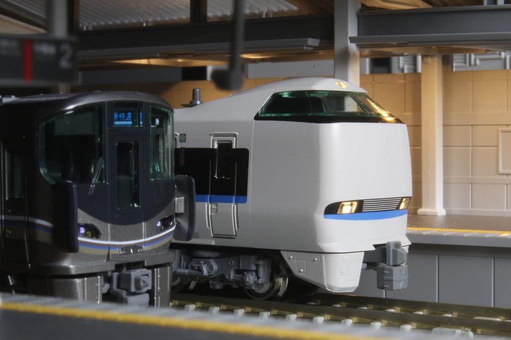 KATO N Gauge 683 Series 4000 Series Thunderbird Refurbished Train Set Model Train White Add-on (5 Cars) 10-1746