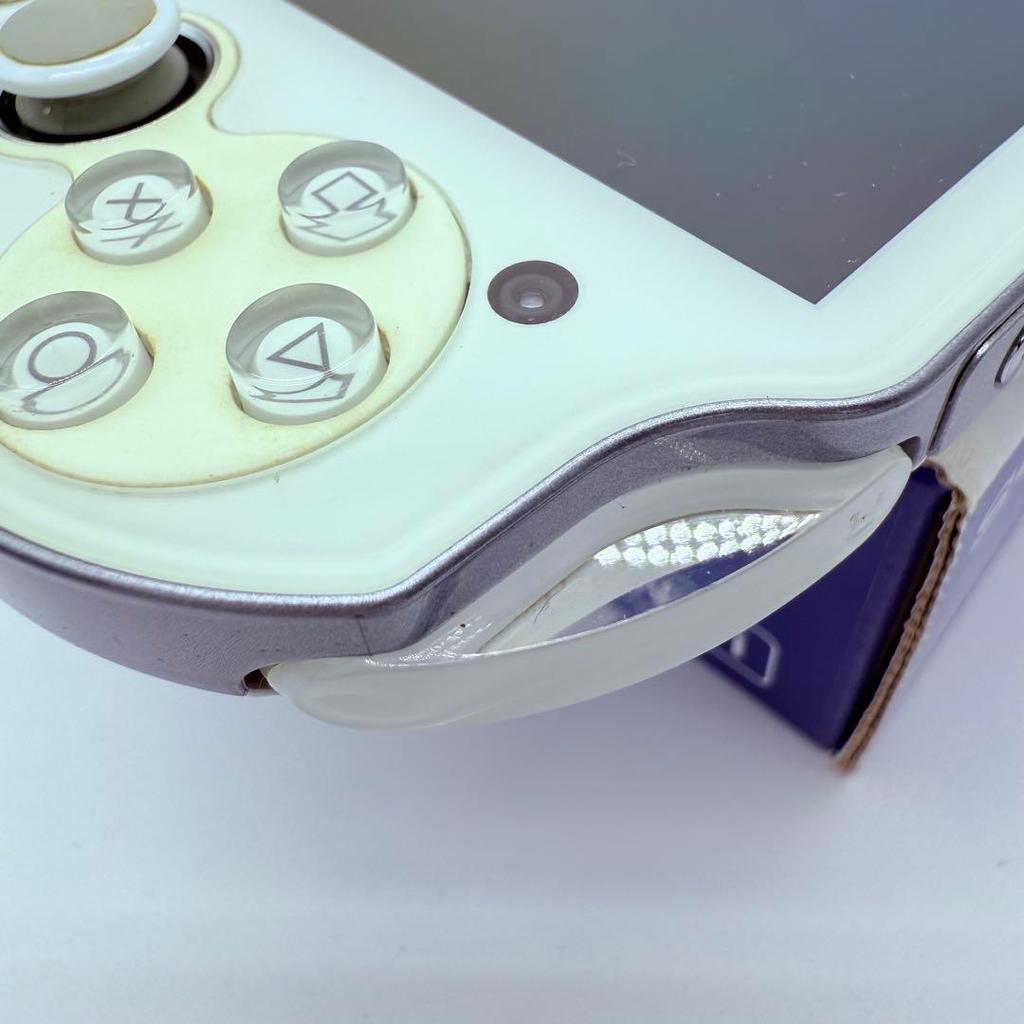 Б/у PS Vita PCH-1000 Crystal White с коробкой SONY