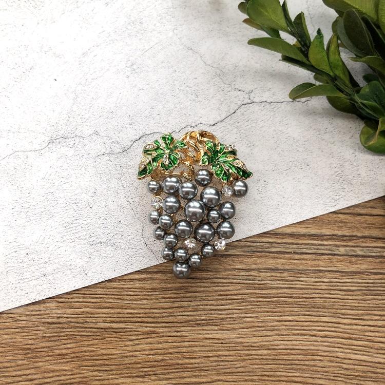 Forest Retro Fairy Tale Versatile Brooch Bee Pearl Temperament Brooch Pin Coat with Accessories