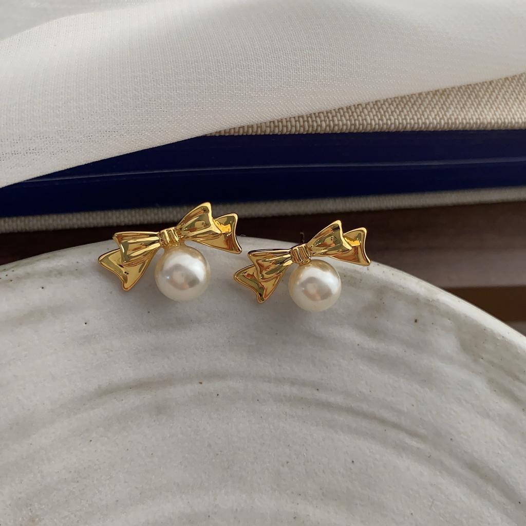 Золотые серьги-гвоздики с жемчугом и бантом, дизайн, элитный, легкий, роскошный, темперамент, сладкие серьги, красивые серьги