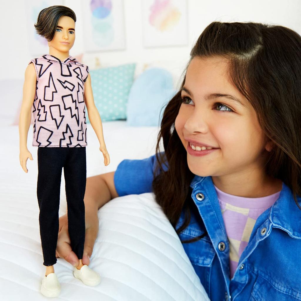 barbie Кен Модник Худи «Молния» Винил HBV27 [Кукла для переодевания] [Многоразовая сумка] [Возраст 3+]