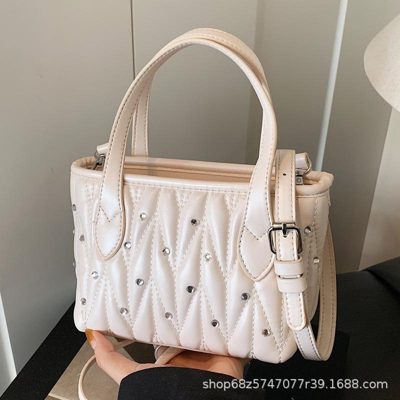 Xiaoxiangfeng Rhombus Portable Small Bag Women's 2025 New Summer Fashion Shoulder Bag Versatile Messenger Bag Bucket Bag