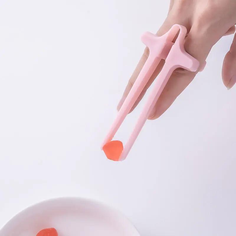 Finger Chopsticks for Gamer Gaming Snack Clips Plastic Chopstick Snack Food Finger Tongs Lazy Artifact Assistant Finger Tool