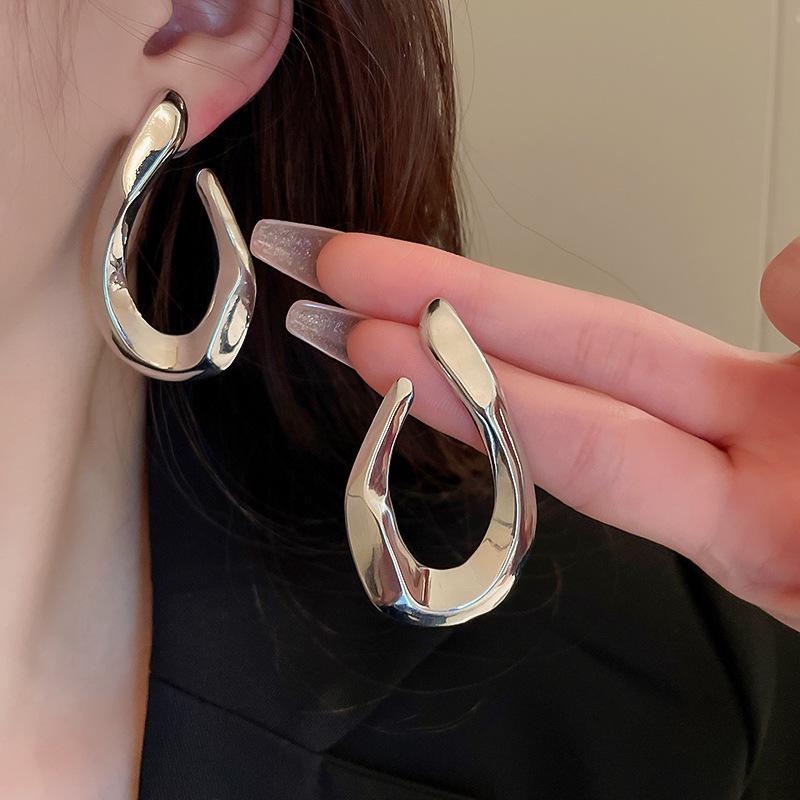 Преувеличенные металлические геометрические серьги-пусеты серебристого цвета - Элегантные и универсальные для женщин