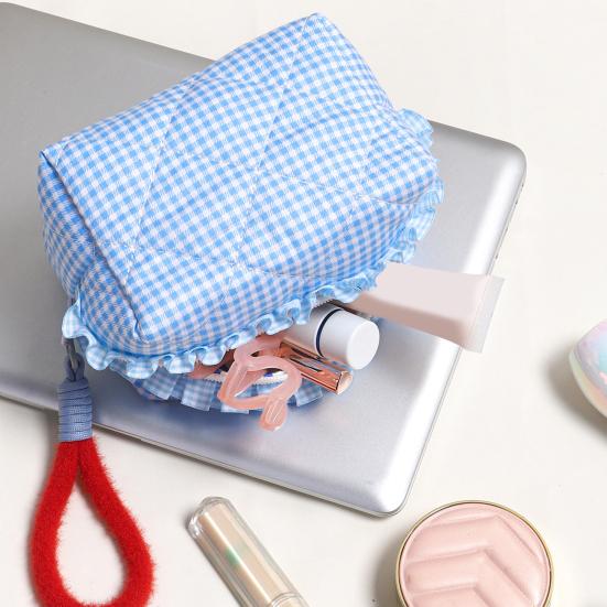 Cosmetic Bag with Contrast Color Bracelet Embellishment Ruffle Decoration Makeup Organizer Plaid Quilting Design Makeup Bag