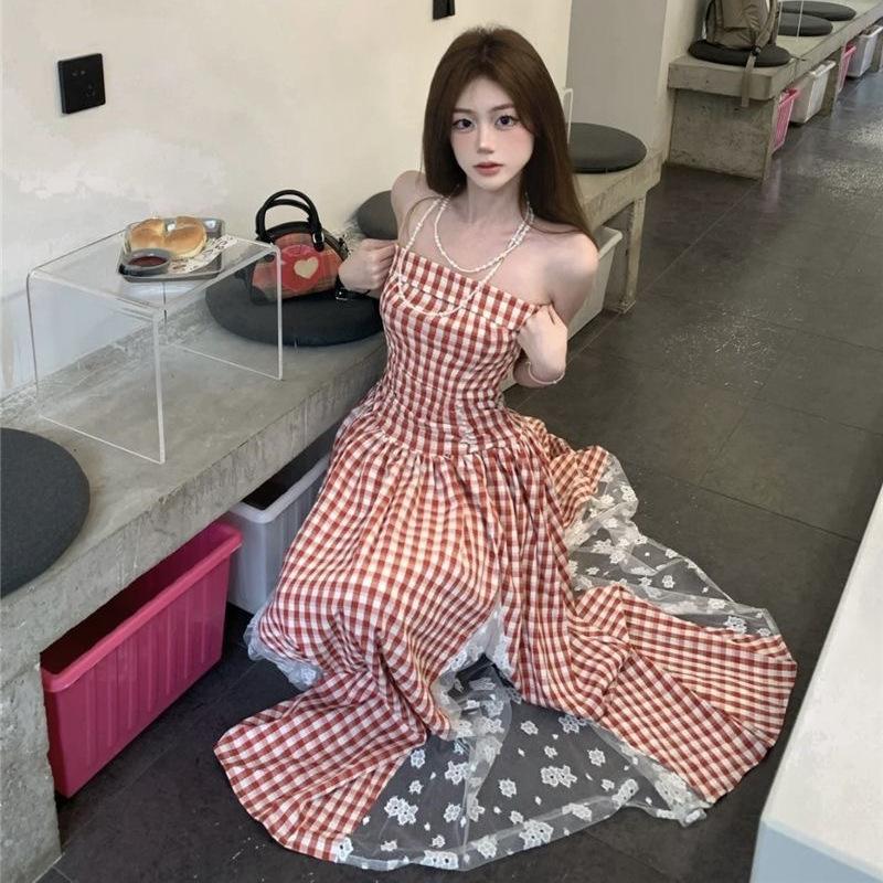 French retro red plaid tube top dress women's spring and summer new seaside vacation style lace splicing long skirt