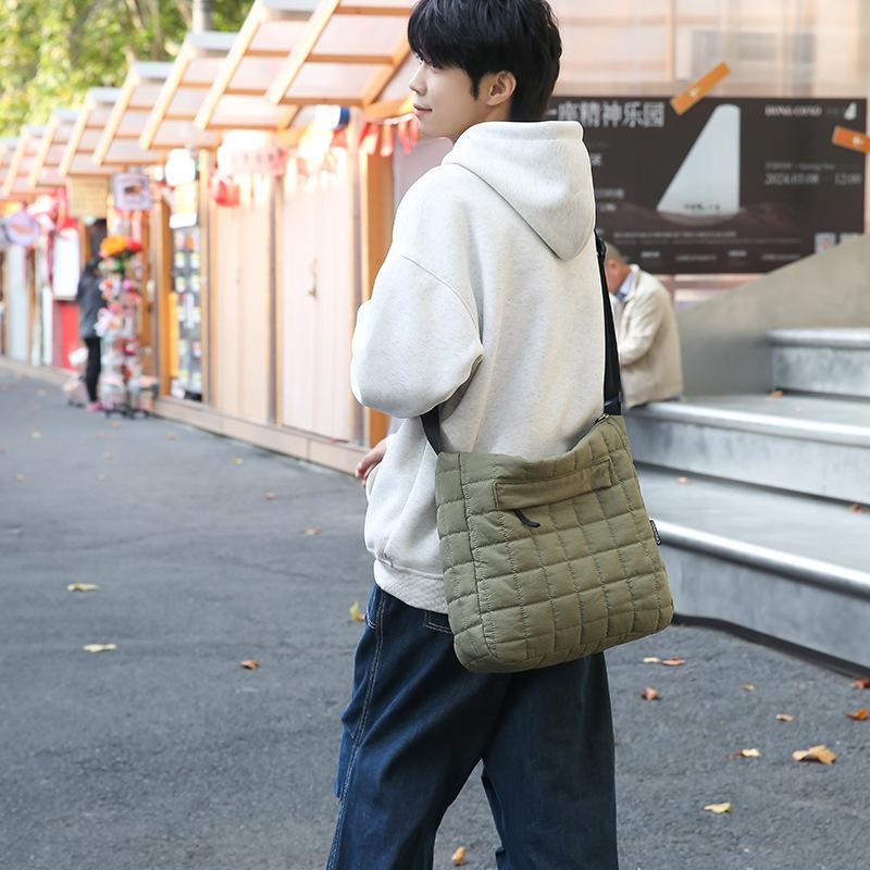 Cotton-Filled Tote Bag, Large-Capacity Cotton-Padded Shoulder Messenger Bag, Loose Feeling, Zipper, Autumn And Winter College Student Self-Study Bag