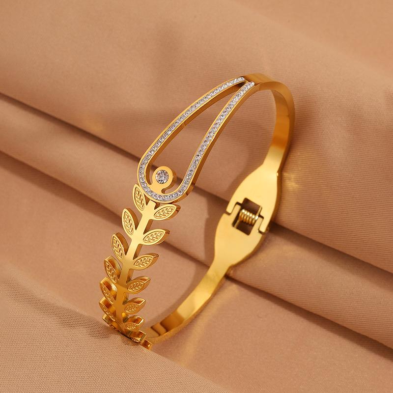 Stainless steel jewelry vacuum electroplated wheat ear titanium steel bracelet for women, European and American fashion spring clasp leaf bracelet