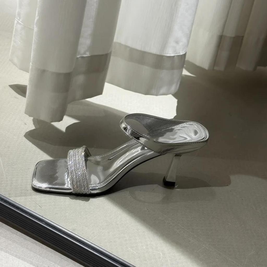 Французские крутые шлепанцы с квадратным носком и стразами, женская уличная обувь, лето 2025, новые универсальные босоножки на шпильке с ремешком