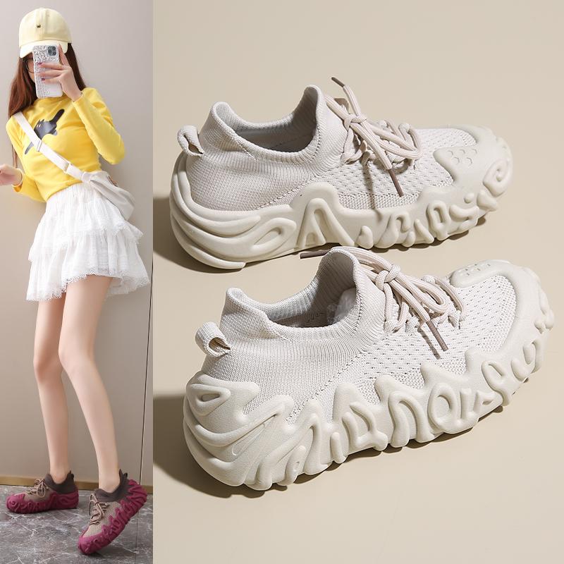 Весна и Лето Новые Кроссовки из Летающей Сетки Мягкая Подошва Легкие Спортивные Повседневные Кроссовки Противоскользящие Износостойкие Женские Повседневные Кроссовки