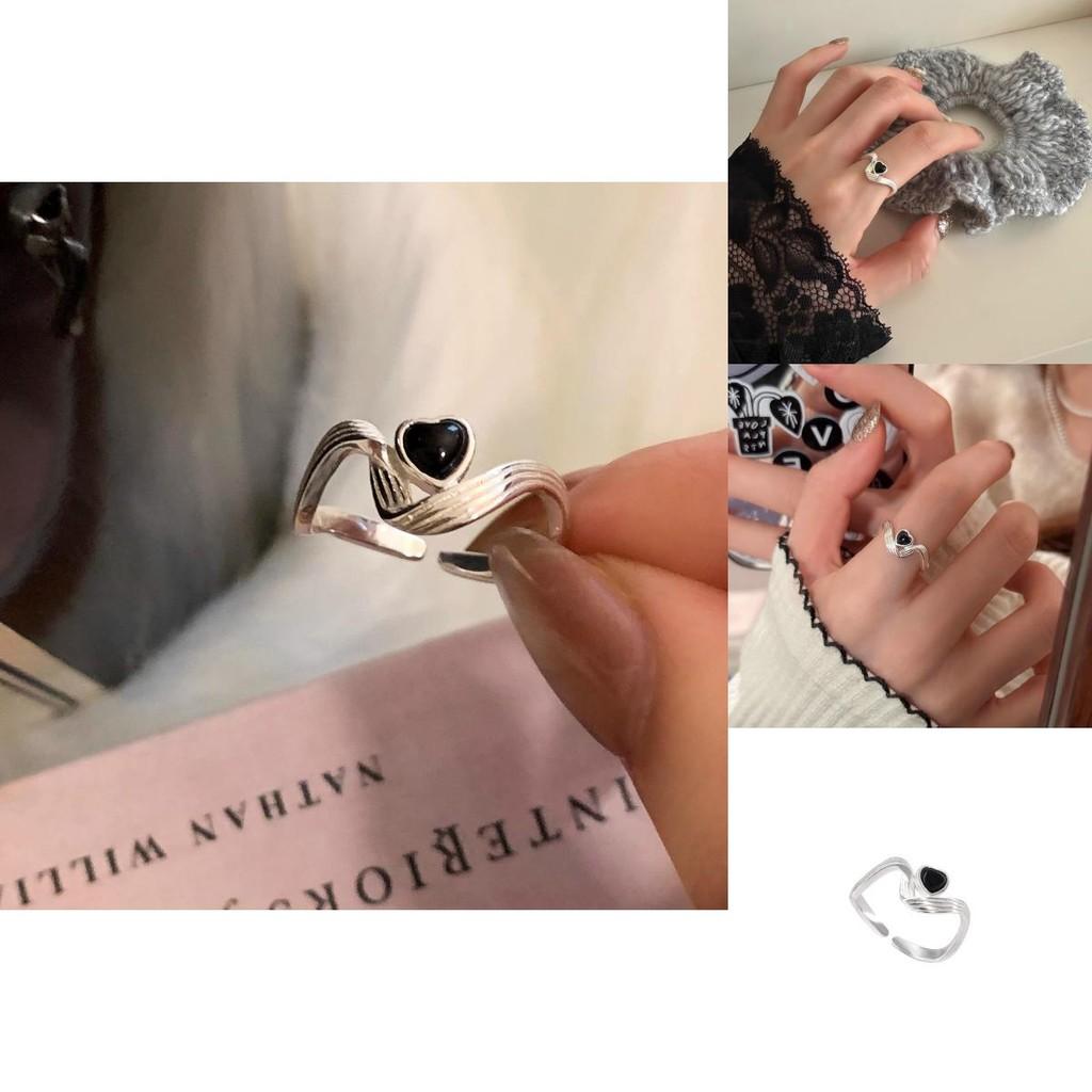 Fashionable Black Heart Surround Ring For Women Unique Design High-end Charm Accessory