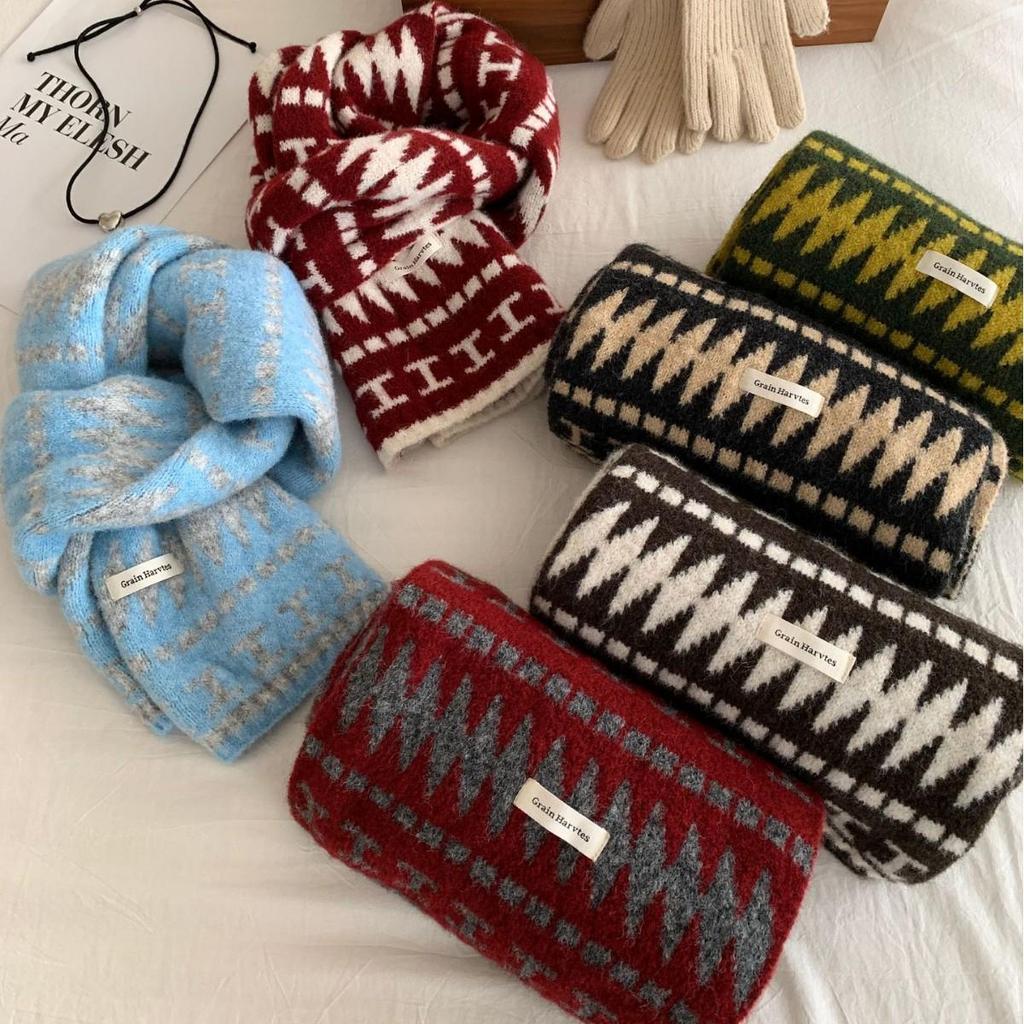 Fair Isle Wool-Blend Knitted Christmas Scarf for Men & Women - Warm, Cold-Proof, High-End Snood for Autumn/Winter