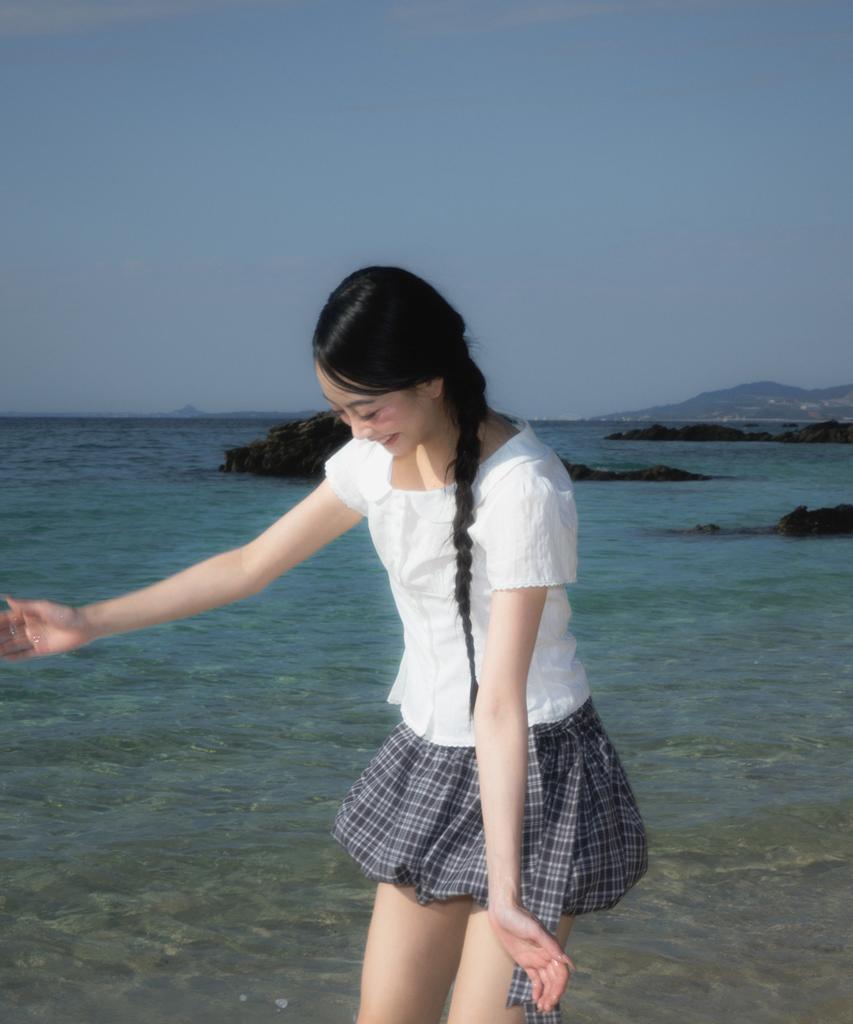 ROSEFRANTZ Round Collar Short Sleeve Blouse [Ivory]