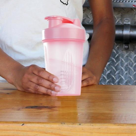 400 мл протеиновый шейкер с шариком для смешивания, герметичный дизайн, спортивный шейкер, легкая пластиковая бутылка-блендер