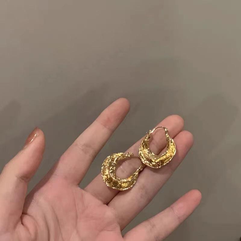 Французские ретро металлические серьги-кольца с плиссировкой - Минималистичный дизайн в холодном стиле.