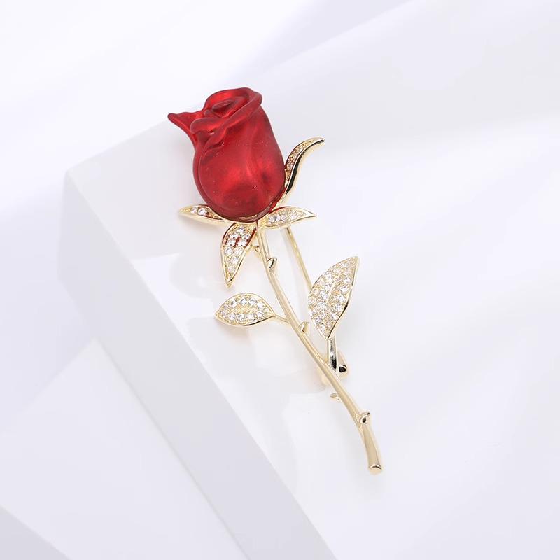 Премиальная брошь и булавка «Красная роза» с синим цветочным акцентом для пальто и платьев