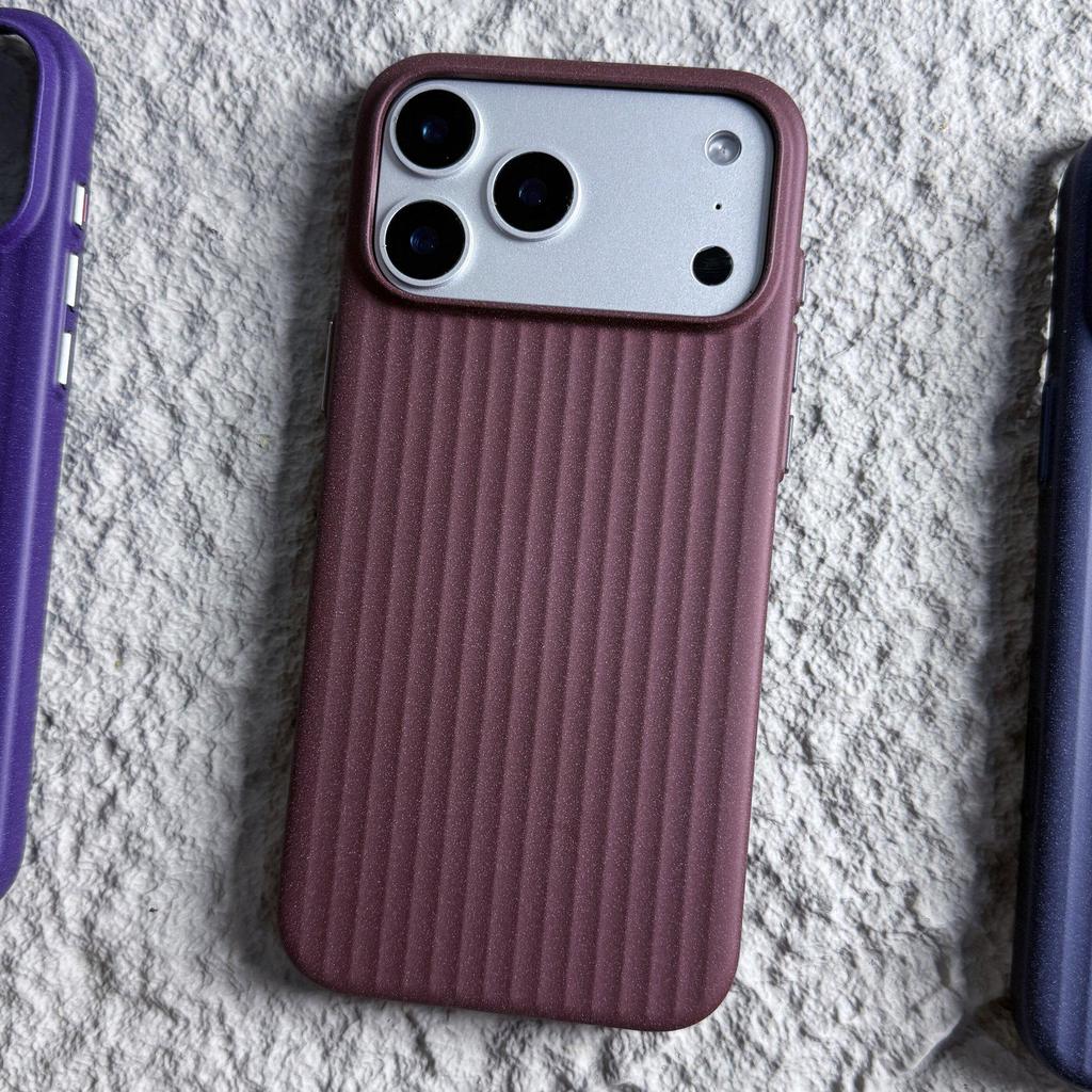 Магнитный титановый чехол для iPhone 17 Pro Max - Матовое покрытие "Гофрированный песчаник"