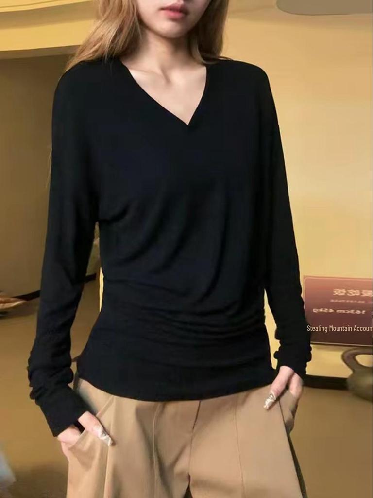Korean V-Neck White Long Sleeve T-Shirt for Women – Autumn/Winter Relaxed Fit Base Layer with Cinched Waist