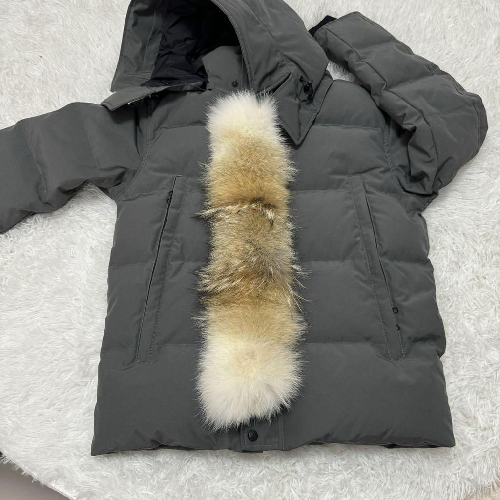 Парка Wyndham с мехом и значком
