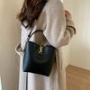 Simple Commuter Portable Bucket Bag Niche Bag Women's 2025 New Autumn High-end Versatile Shoulder Messenger Bag
