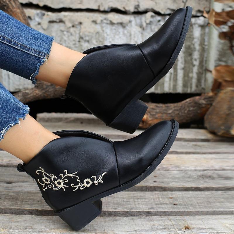 Новые стили ботинок, включая массивные ботильоны для женщин и ботинки с открытой пяткой для женщин, туфли