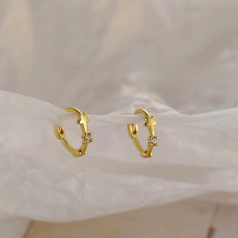 Маленькие серьги в форме звезды для женщин Новые серьги Женские серьги в стиле нишевого дизайна