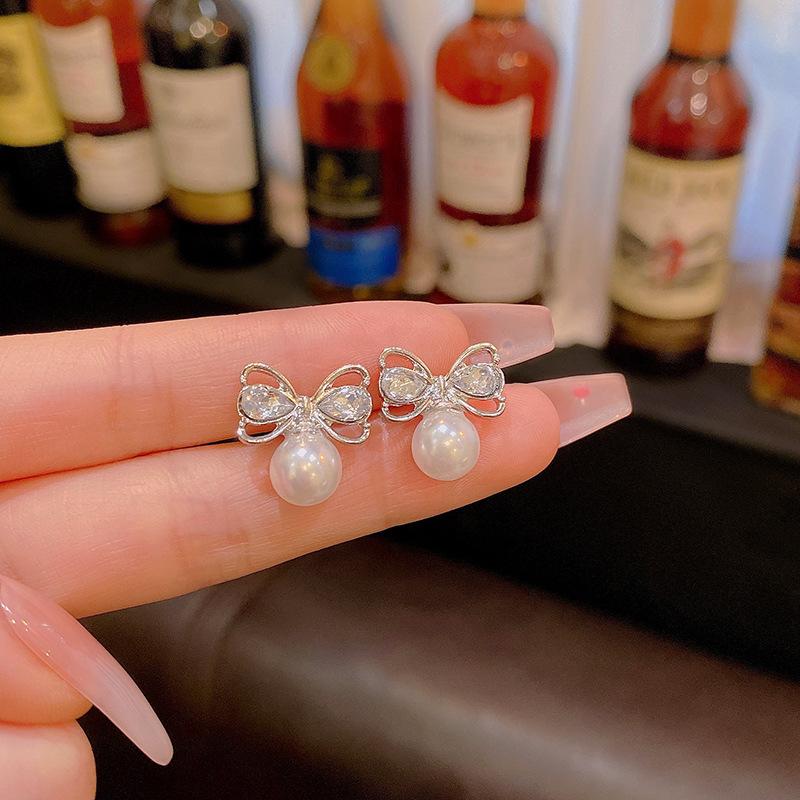 Серебряная игла серьги-гвоздики с жемчугом бант женские легкая роскошь нишевый темперамент блестящие бриллиантовые серьги в стиле виндер сладкие серьги с индивидуальностью