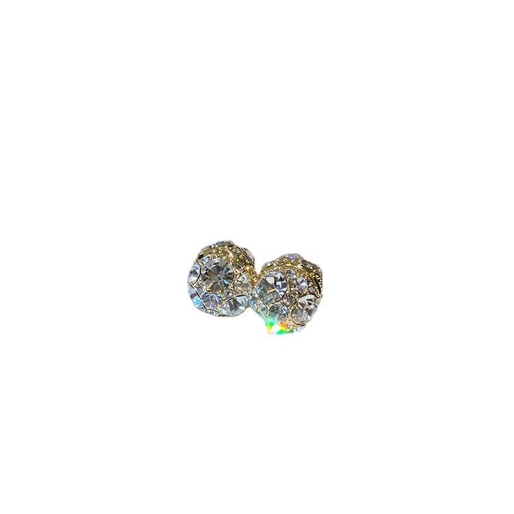 TikTok-Inspired Luxury Magnetic Diamond Ear Clips for Women - Korean Style, No Piercing Needed.