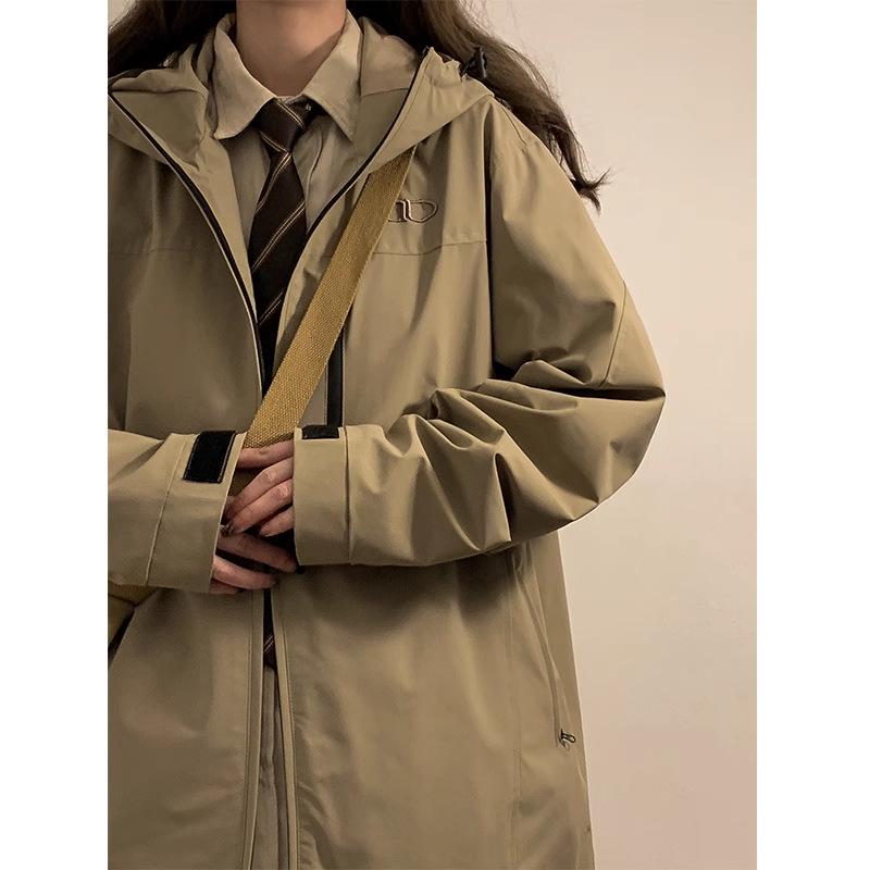 Женская весенняя куртка для альпинизма в американском винтажном стиле 2025 года - Модное повседневное пальто для активного отдыха