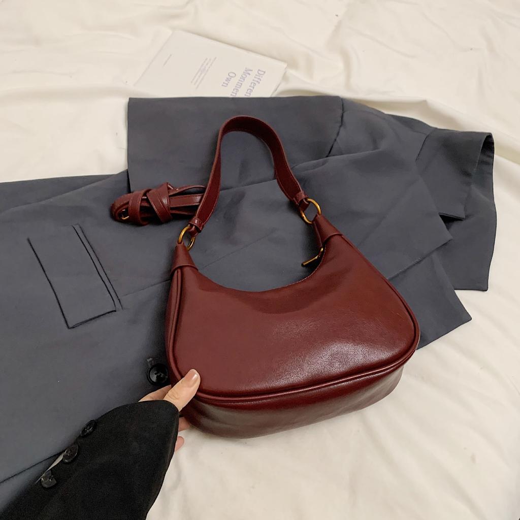 New versatile underarm bag women's 2025 autumn and winter casual women's messenger bag retro fashion oil wax leather shoulder bag