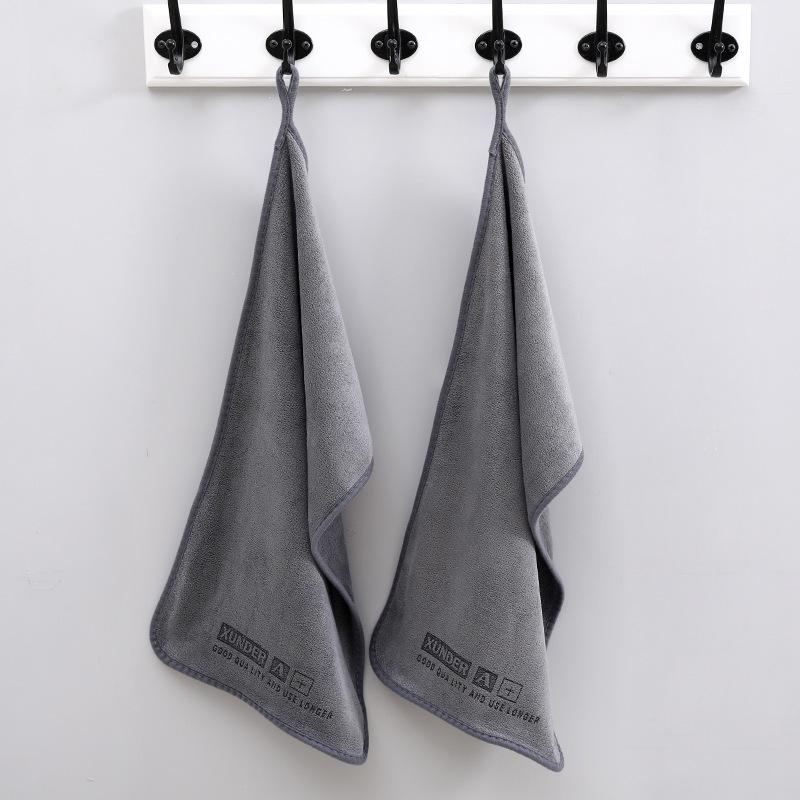 Микрофибровое безворсовое полотенце для рыбалки и уборки с вышивкой в виде рыбной приманки