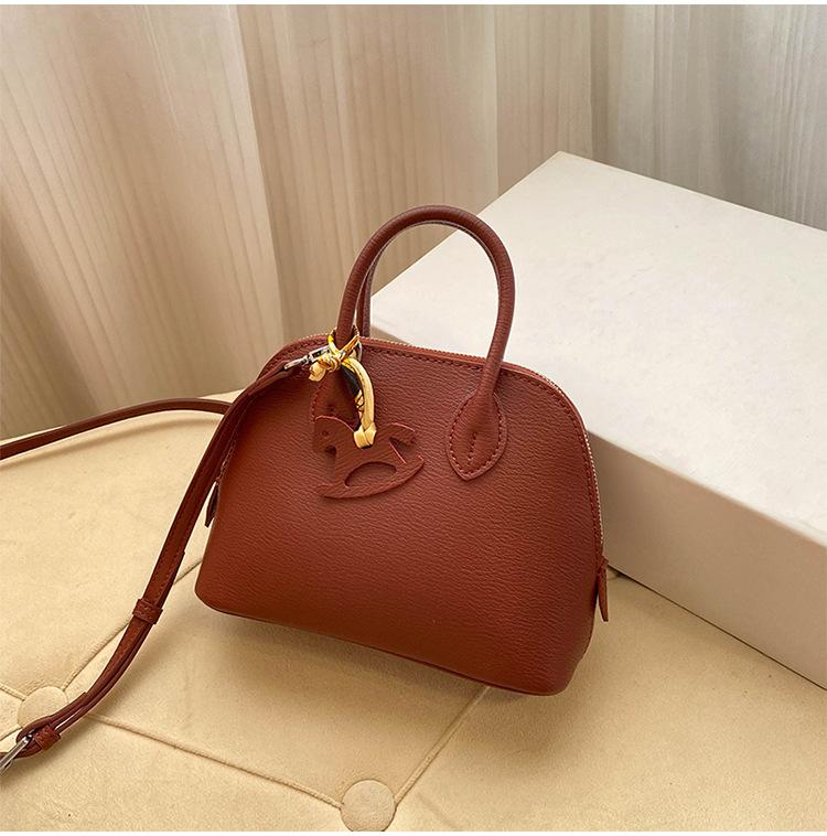 Премиальная мини-сумка-ракушка для женщин 2025 года, новая модная иностранная стильная изысканная сумка для переноски на одно плечо, диагональный пролет, воловья кожа, маленькая