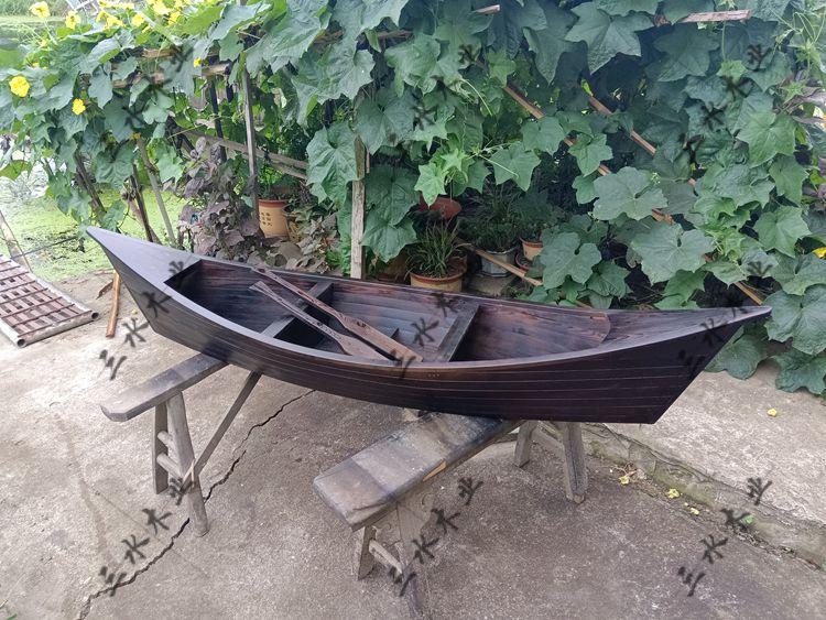 Европейская модель деревянной лодки: Декоративный Цветочный Кораблик для Ландшафтного Дизайна и Водного Туризма.