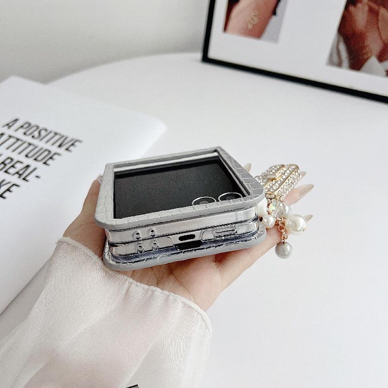 Чехол-кроссбоди с подвеской для Samsung Z Flip7 с текстурой аллигатора, противоударный