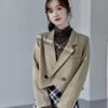 Стильный и удобный осенне-весенний короткий женский пиджак-блейзер