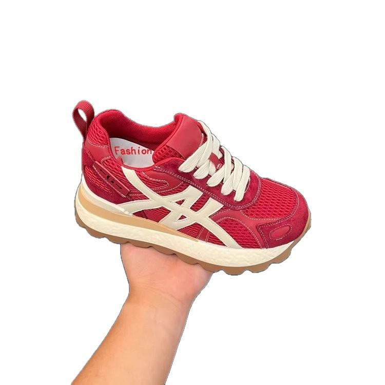 Увеличение роста 8 см спортивная обувь женская лето 2025 новая популярная на мягкой подошве повседневная спортивная маленькие белые туфли дышащая женская обувь