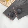 Hengyuanxiang De Velvet Pom-pom Warm Gloves
