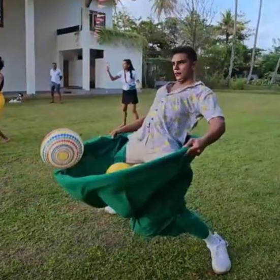 Набор для игры во дворе «Бабушкины трусы» для взрослых. Большие бабушкины трусы с прыгающим мячом и конусом-маркером. Набор для игры в метание на открытом поле для командной эстафеты, семейного воссоединения.