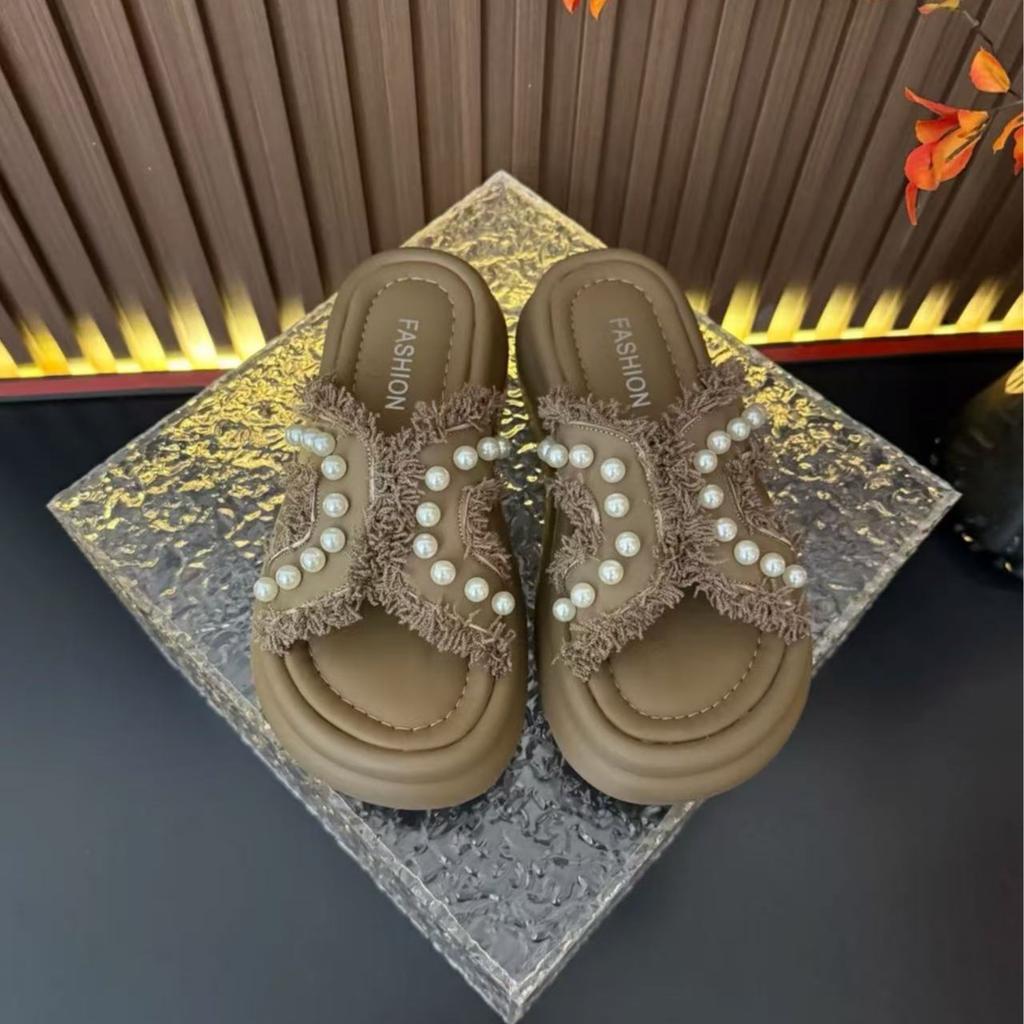 Ins модные наружные тапочки женские летние 2025 новые маленькие ароматные стильные жемчужные женские пляжные сандалии seaside fairy