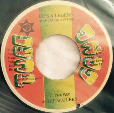 7-дюймовая пластинка I THREES / THE WAILERS - He's A Legend / Instrumental NONE Tuff Gong Ямайка Регги, Ска и Даб Б/у