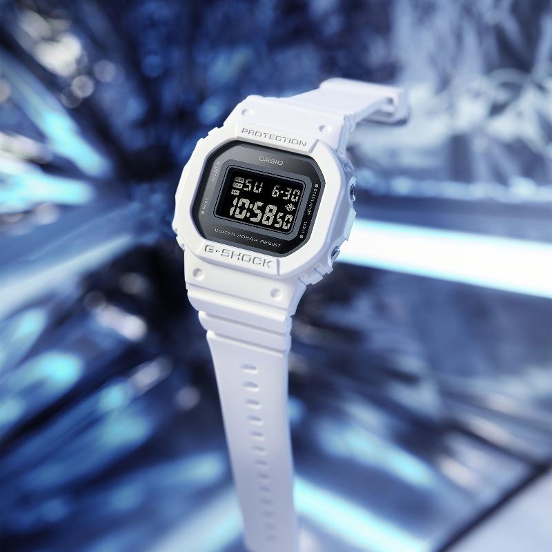Casio Мужские кварцевые часы G-SHOCK с resin-корпусом, водозащитой 200 м, ударопрочностью, будильником GMD-S5600-7