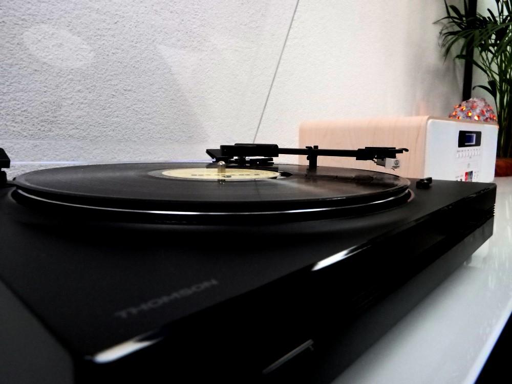 Стереосистема / Цифровой мини-центр с проигрывателем THOMSON TT350 & MIC201, Thomson